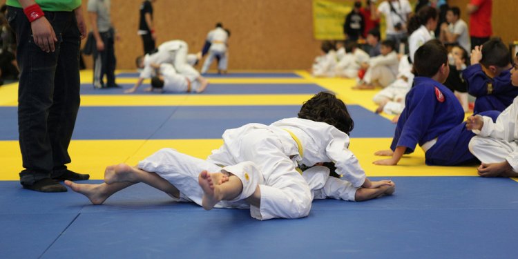 Children grappling